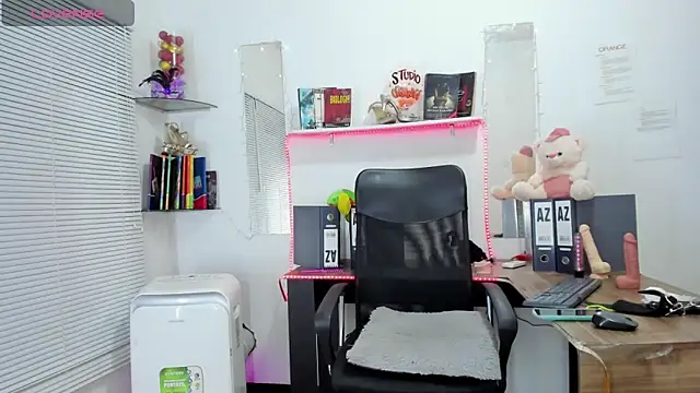 MIAUTENA online show from March 21, 2025, 1:56 am