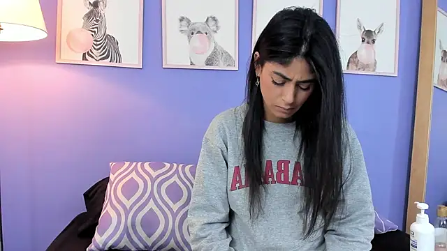 Elizabeth Santos online show from March 21, 2025, 8:40 pm