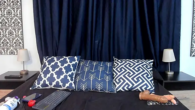 Elizabeth Santos online show from February 24, 2025, 10:03 pm