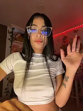 lina pink online show from February 12, 2025, 8:07 pm