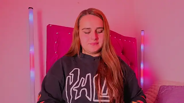 Snapshot of evy_orange1 chatting on November 17, 2025, 4:05 am evy orange1 online show from November 17, 2025, 4:05 am