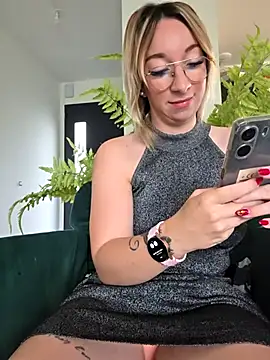 Snapshot of Giuliana_baby chatting on November 6, 2025, 9:02 am Giuliana baby online show from November 6, 2025, 9:02 am