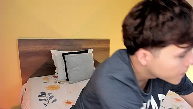 justinbiler online show from March 5, 2025, 12:33 pm