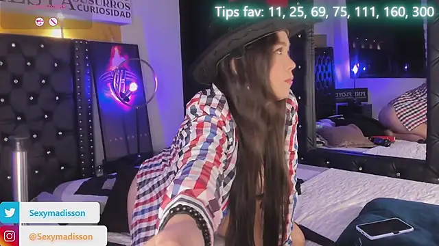 Snapshot of MADISSONLOVE_ chatting on May 21, 2026, 3:04 am MADISSONLOVE online show from May 21, 2026, 3:04 am