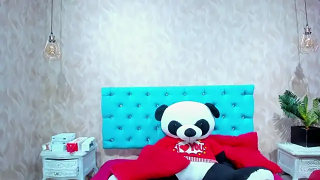 MadelineDoll online show from November 29, 2025, 2:39 pm