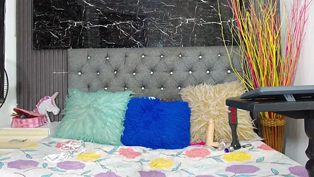 NalaRoy online show from January 15, 2025, 4:04 am