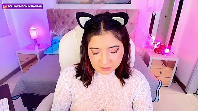 Emma monserrat online show from October 24, 2025, 7:13 pm