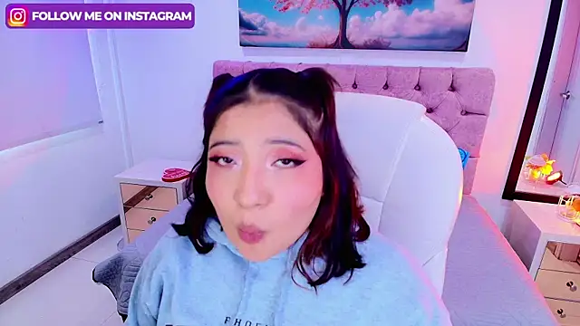 Emma monserrat online show from September 18, 2025, 7:39 pm