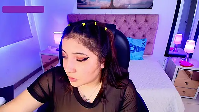 Emma monserrat online show from November 12, 2025, 7:40 pm