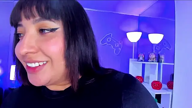 Snapshot of Emma_monserrat chatting on May 21, 2026, 11:29 am Emma monserrat online show from May 21, 2026, 11:29 am