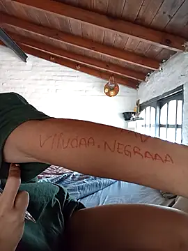 Viudanegraa online show from October 8, 2025, 1:34 pm