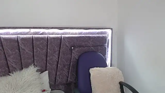 Snapshot of Penelope_Fox14 chatting on September 17, 2025, 12:51 pm Penelope Fox14 online show from September 17, 2025, 12:51 pm