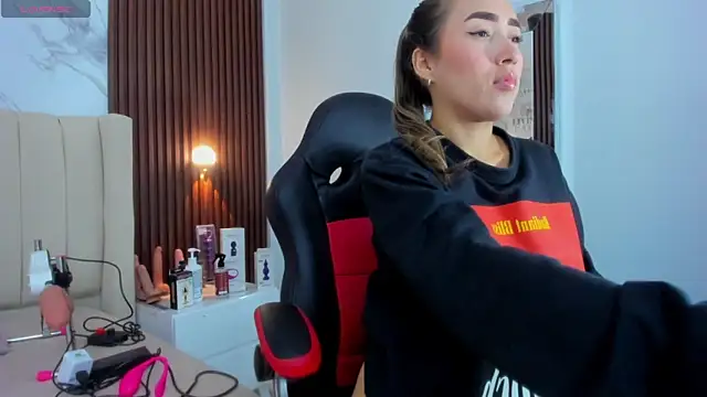 CAMILAGRAY online show from April 14, 2026, 12:54 pm