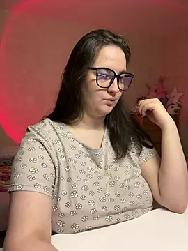 hungry1bunny online show from February 12, 2025, 5:37 pm