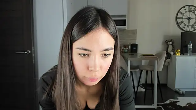 nilliluv online show from March 6, 2026, 10:54 am