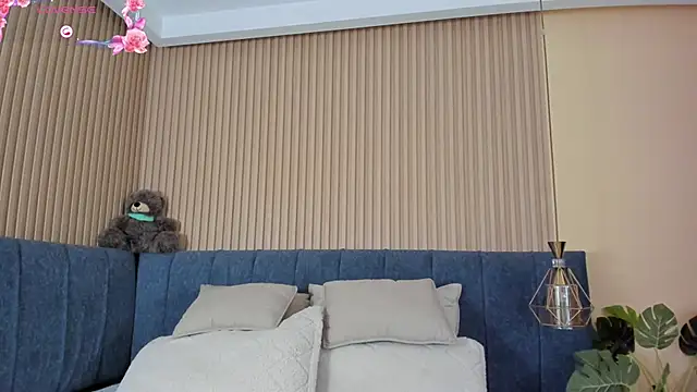 kathecute   online show from November 20, 2025, 1:39 am