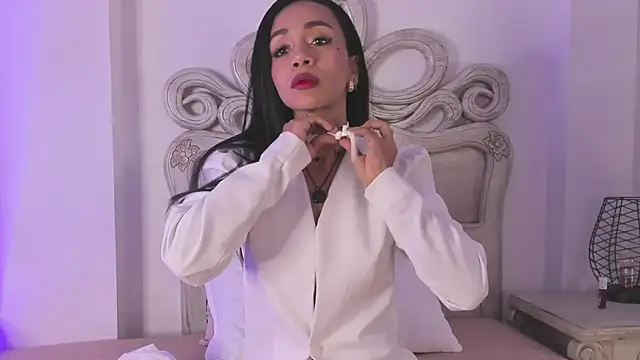 SamanthaFerrer   online show from December 4, 2025, 7:57 pm