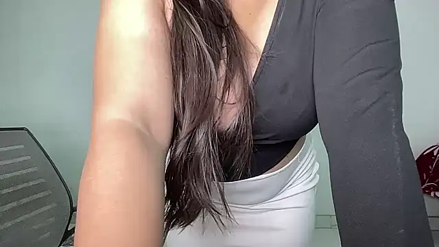 Varnika aarora online show from October 31, 2025, 3:47 am