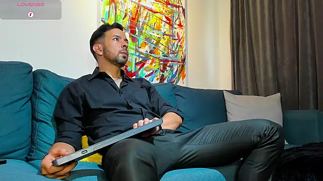 tommy raym0ndg online show from November 17, 2025, 2:10 pm