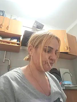 Malichkaanna30 online show from September 11, 2025, 1:11 pm