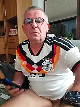 Snapshot of Leutasch2019 chatting on June 16, 2026, 8:53 pm Leutasch2019 online show from June 16, 2026, 8:53 pm