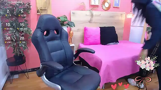 scarlet-foox online show from September 30, 2025, 12:11 pm