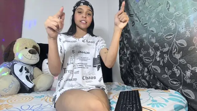 Michi sexy online show from November 4, 2025, 1:37 pm