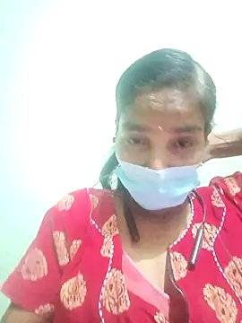 anusiya01 online show from November 13, 2025, 4:33 pm