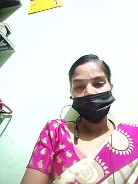 anusiya01 online show from September 25, 2025, 4:57 pm