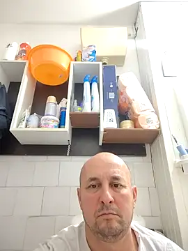 intx800 online show from November 18, 2025, 5:49 pm