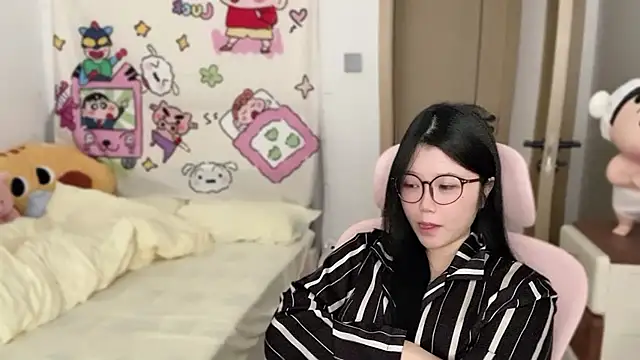 Snapshot of xiSSts chatting on November 15, 2025, 2:15 am xiSSts online show from November 15, 2025, 2:15 am