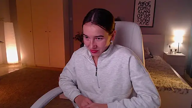 Bellla Haddid online show from October 12, 2025, 1:07 am