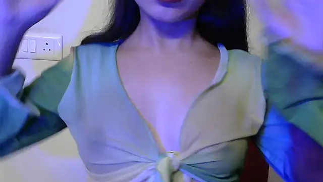 amrita2210 online show from October 16, 2025, 8:39 pm