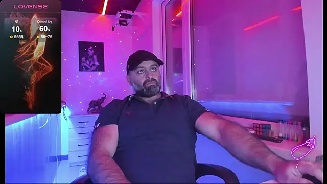 Snapshot of MAGABEAR077 chatting on December 17, 2025, 8:19 am MAGABEAR077 online show from December 17, 2025, 8:19 am