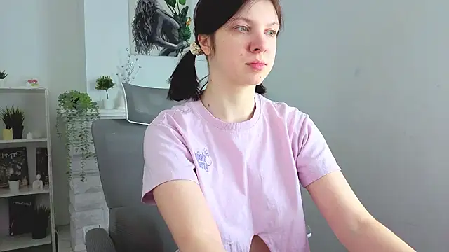 Snapshot of Baby_Evalena chatting on February 10, 2026, 8:57 am Baby Evalena online show from February 10, 2026, 8:57 am