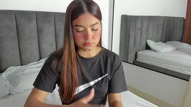 Snapshot of Rose_Evans__ chatting on February 22, 2025, 1:13 pm Rose Evans online show from February 22, 2025, 1:13 pm