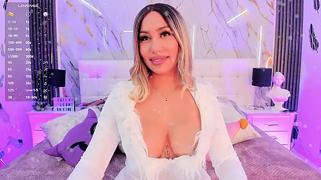 Snapshot of EmilyLeah_ chatting on January 12, 2026, 4:25 pm EmilyLeah online show from January 12, 2026, 4:25 pm