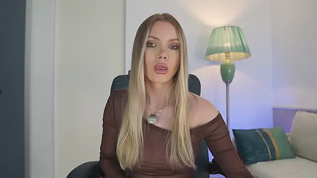 Snapshot of Yvonna_One chatting on June 26, 2026, 2:01 pm Yvonna One online show from June 26, 2026, 2:01 pm