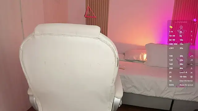 Kendall Bunnyy online show from October 30, 2025, 7:55 pm