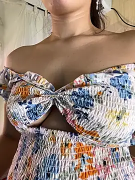 littlemelodi18 online show from March 19, 2026, 3:39 am