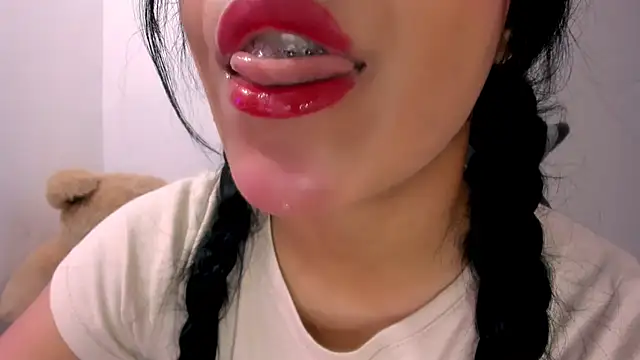 veky saliva01 online show from September 23, 2025, 5:09 pm