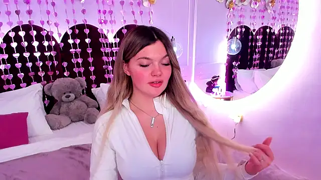 Snapshot of ZaraBloom chatting on February 15, 2026, 4:02 am ZaraBloom online show from February 15, 2026, 4:02 am