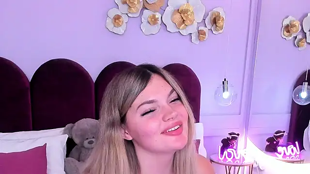 Snapshot of ZaraBloom chatting on December 23, 2025, 4:23 am ZaraBloom online show from December 23, 2025, 4:23 am