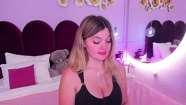 Snapshot of ZaraBloom chatting on February 6, 2026, 3:24 am ZaraBloom online show from February 6, 2026, 3:24 am