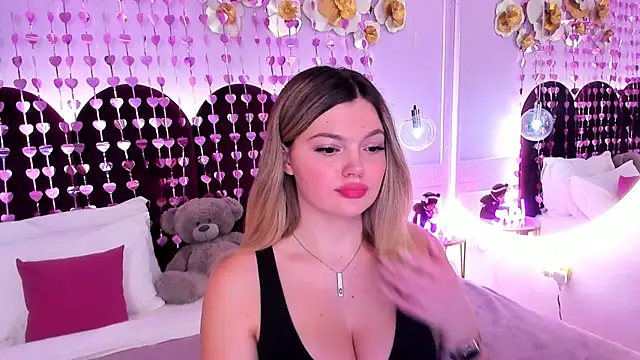 Snapshot of ZaraBloom chatting on February 12, 2026, 3:23 pm ZaraBloom online show from February 12, 2026, 3:23 pm