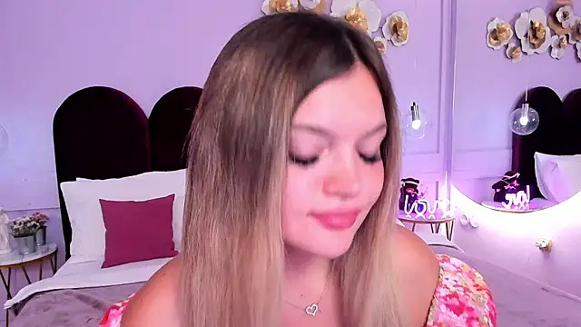 ZaraBloom online show from September 10, 2025, 3:22 pm