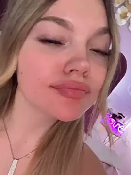 ZaraBloom online show from March 17, 2026, 3:31 am