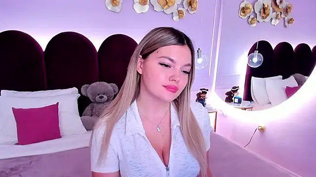 Snapshot of ZaraBloom chatting on December 16, 2025, 3:11 am ZaraBloom online show from December 16, 2025, 3:11 am