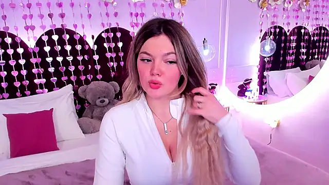 Snapshot of ZaraBloom chatting on February 14, 2026, 3:56 pm ZaraBloom online show from February 14, 2026, 3:56 pm