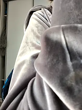 AliceBrayan online show from September 22, 2025, 5:02 am